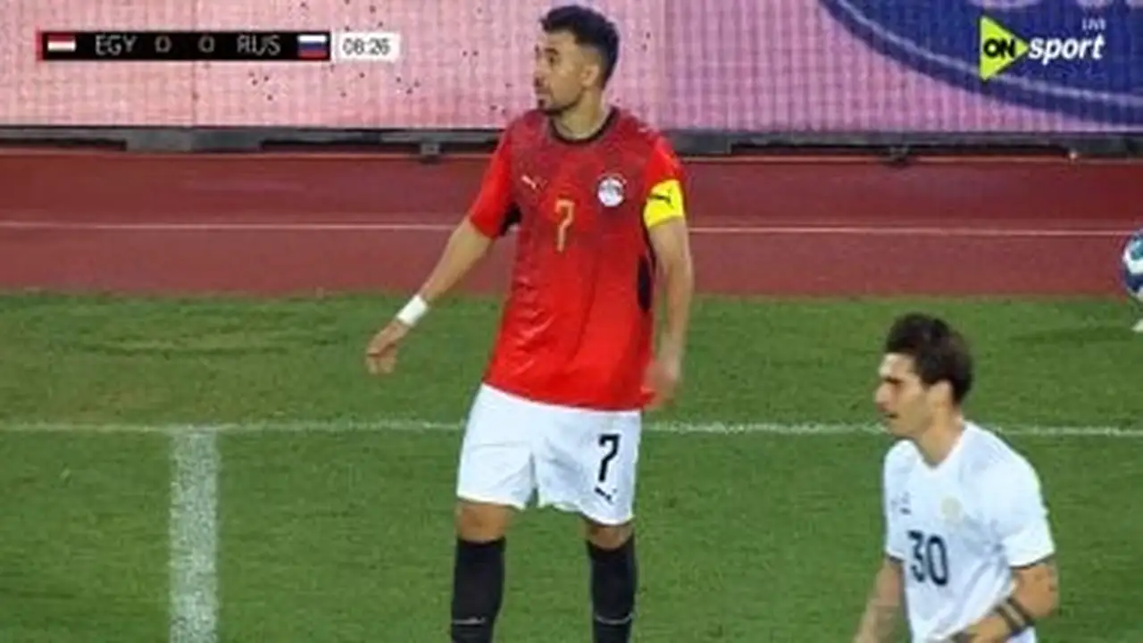 تعادل منتخب مصر وروسيا السلبي في أول ربع ساعة من المباراة